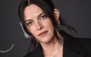 Riley Keough / rileykeough nude photo #0206