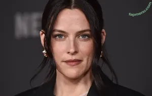 Riley Keough / rileykeough nude photo #0211