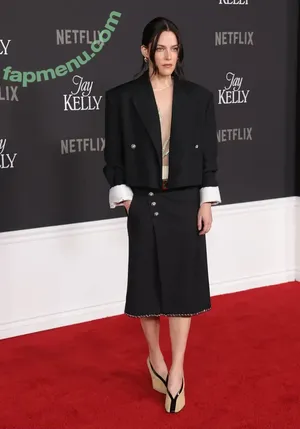 Riley Keough / rileykeough nude photo #0221