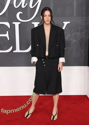 Riley Keough / rileykeough nude photo #0222