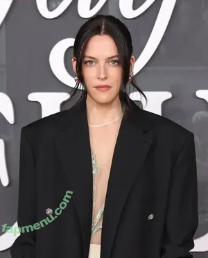 Riley Keough / rileykeough nude photo #0223