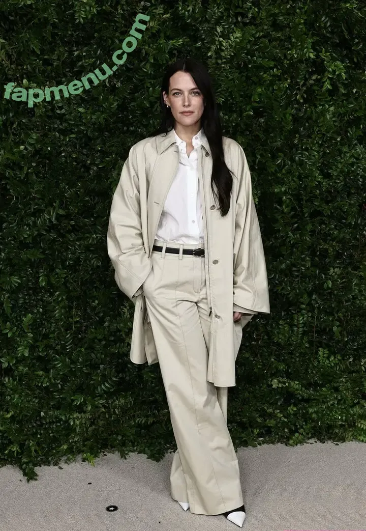 Riley Keough nude photo #0151 (rileykeough)