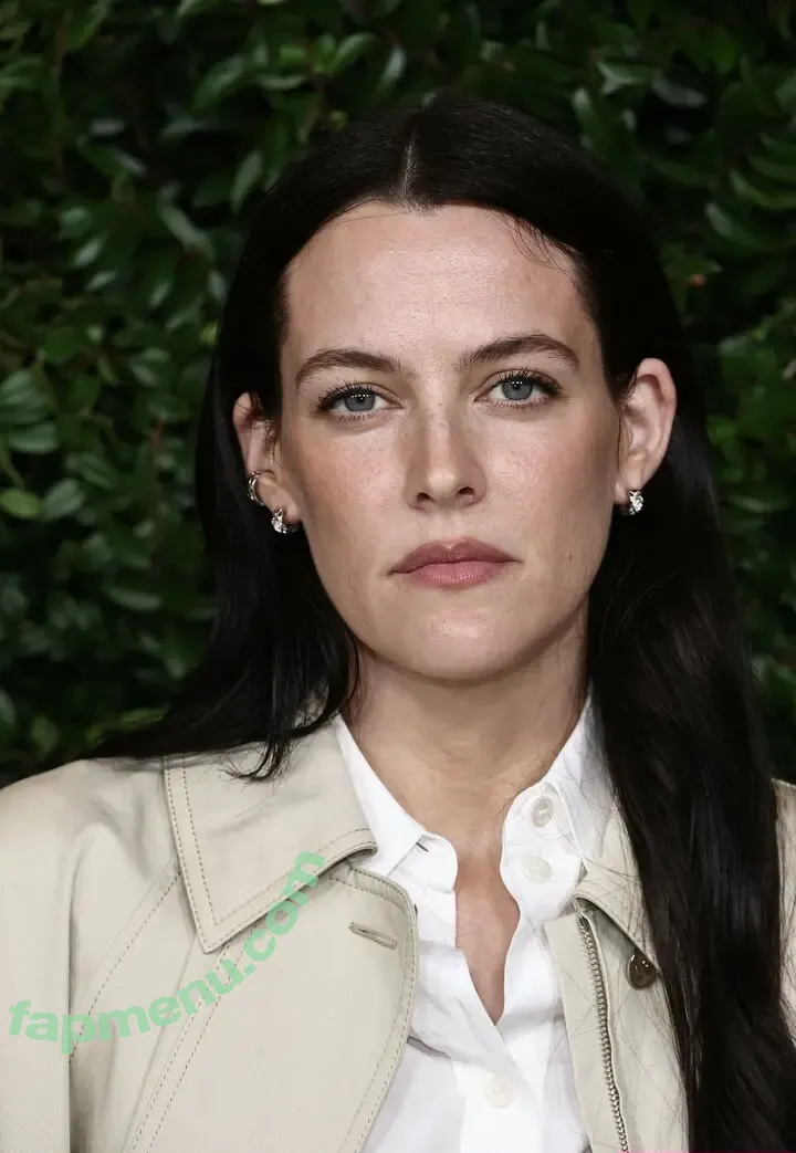 Riley Keough nude photo #0155 (rileykeough)