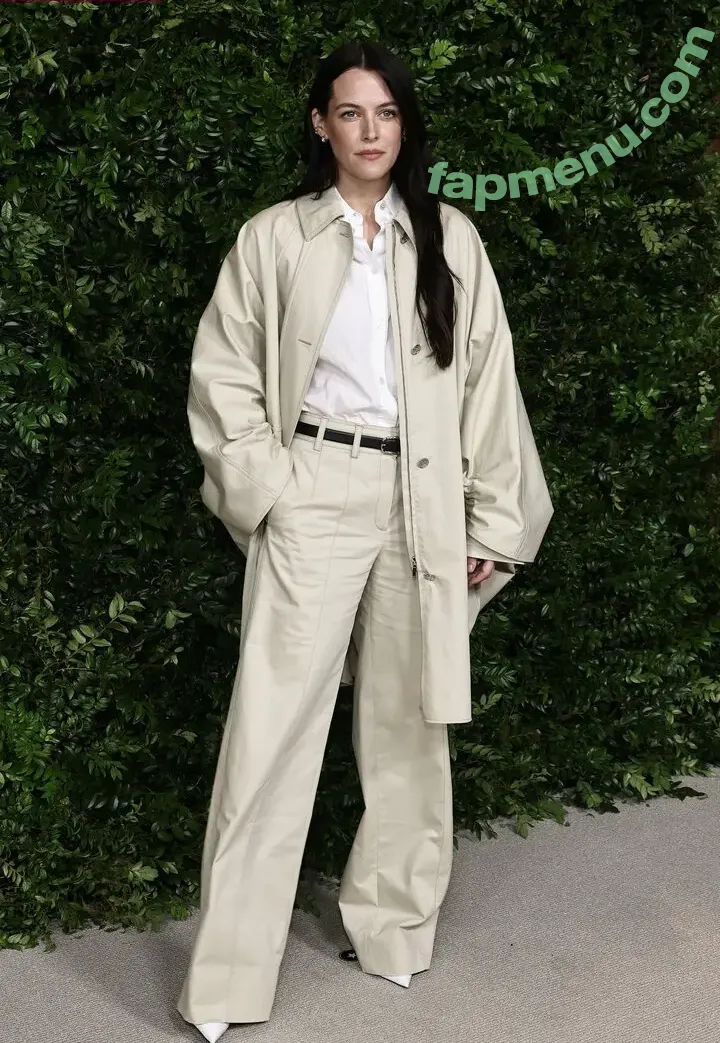 Riley Keough nude photo #0156 (rileykeough)