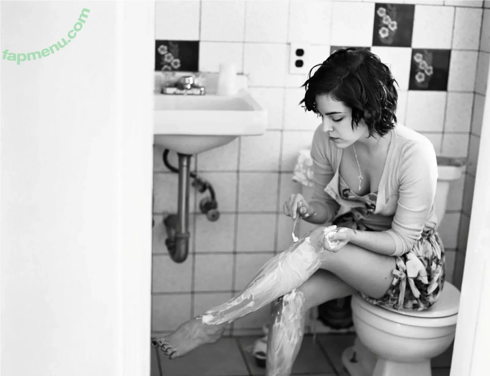 Riley Keough nude photo #0165 (rileykeough)