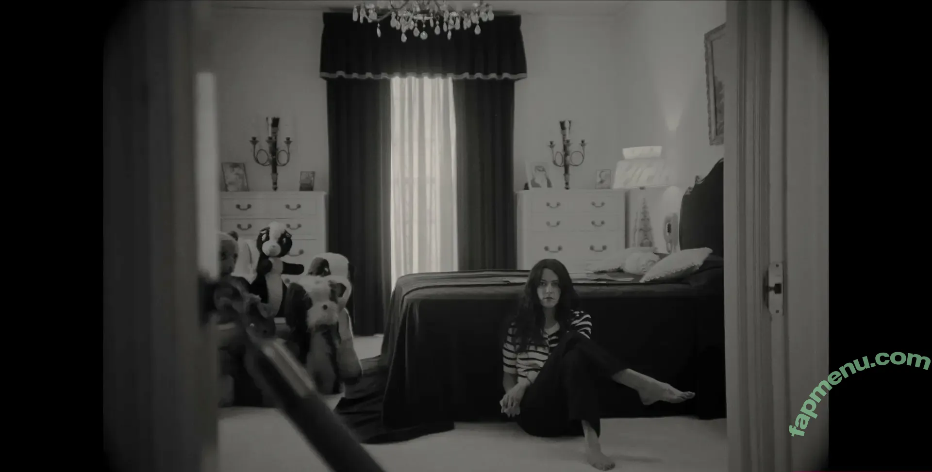 Riley Keough nude photo #0173 (rileykeough)