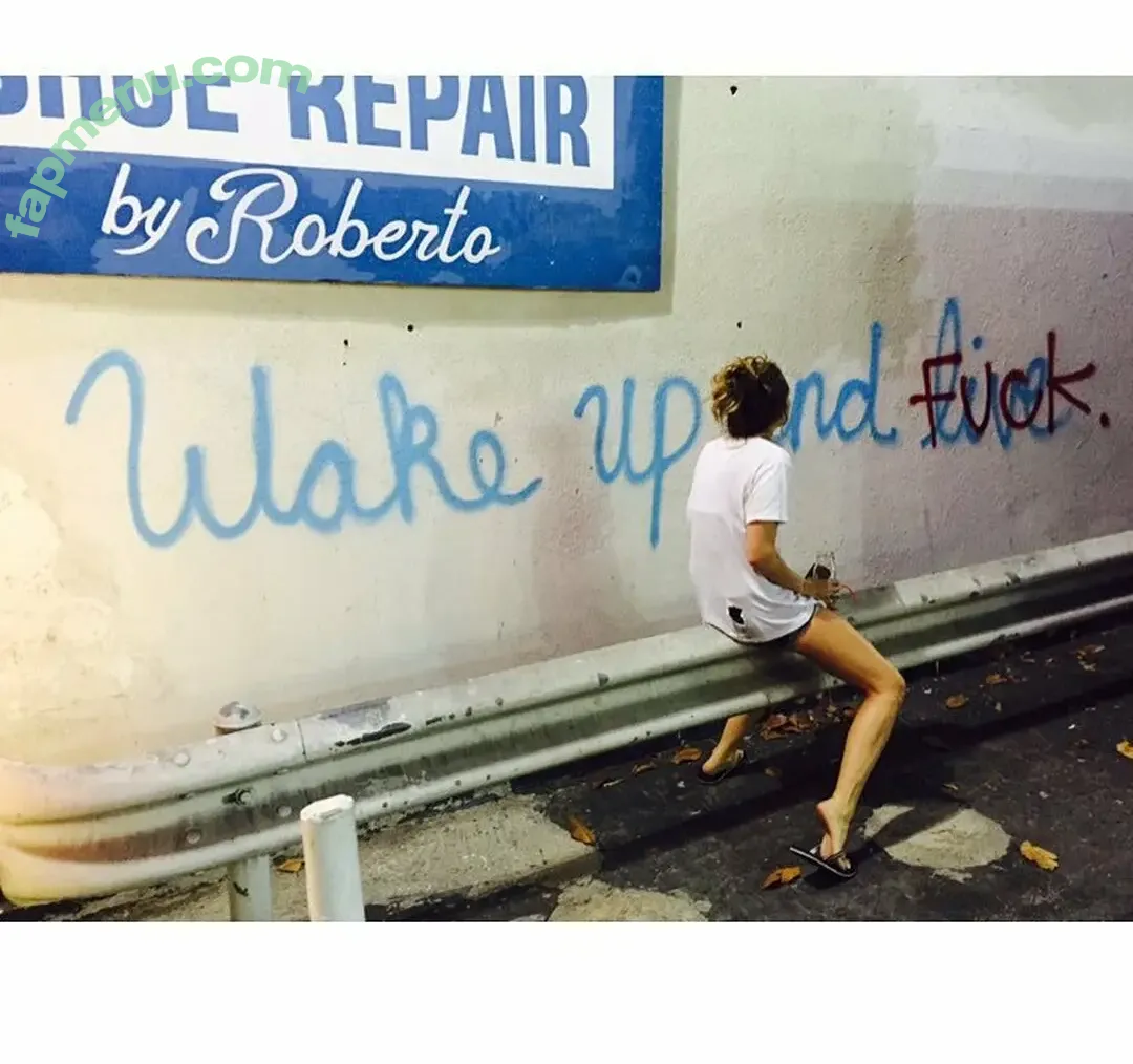 Riley Keough nude photo #0183 (rileykeough)