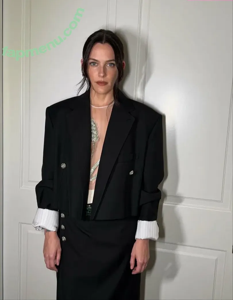 Riley Keough nude photo #0192 (rileykeough)