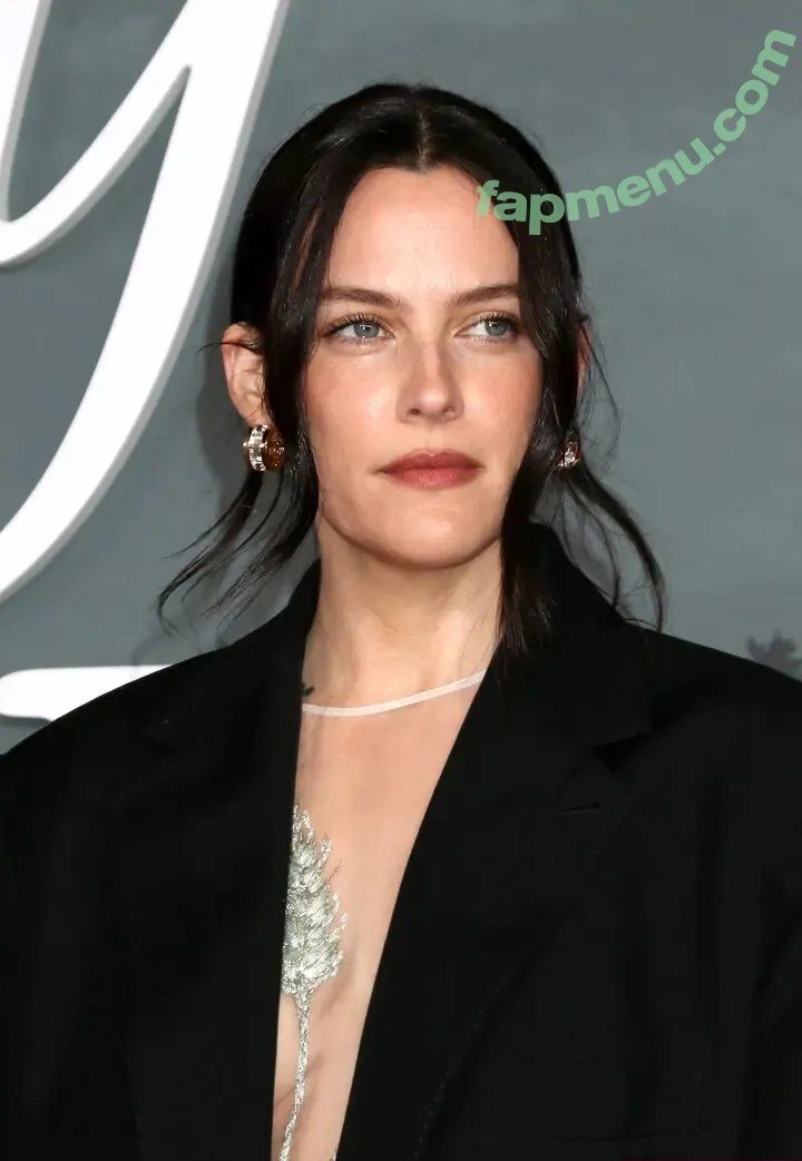 Riley Keough nude photo #0196 (rileykeough)