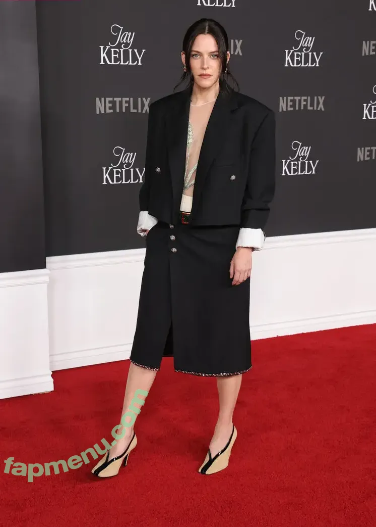 Riley Keough nude photo #0199 (rileykeough)