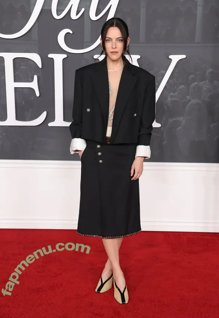 Riley Keough nude photo #0200 (rileykeough)