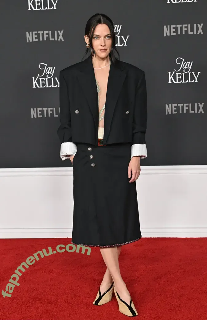 Riley Keough nude photo #0210 (rileykeough)