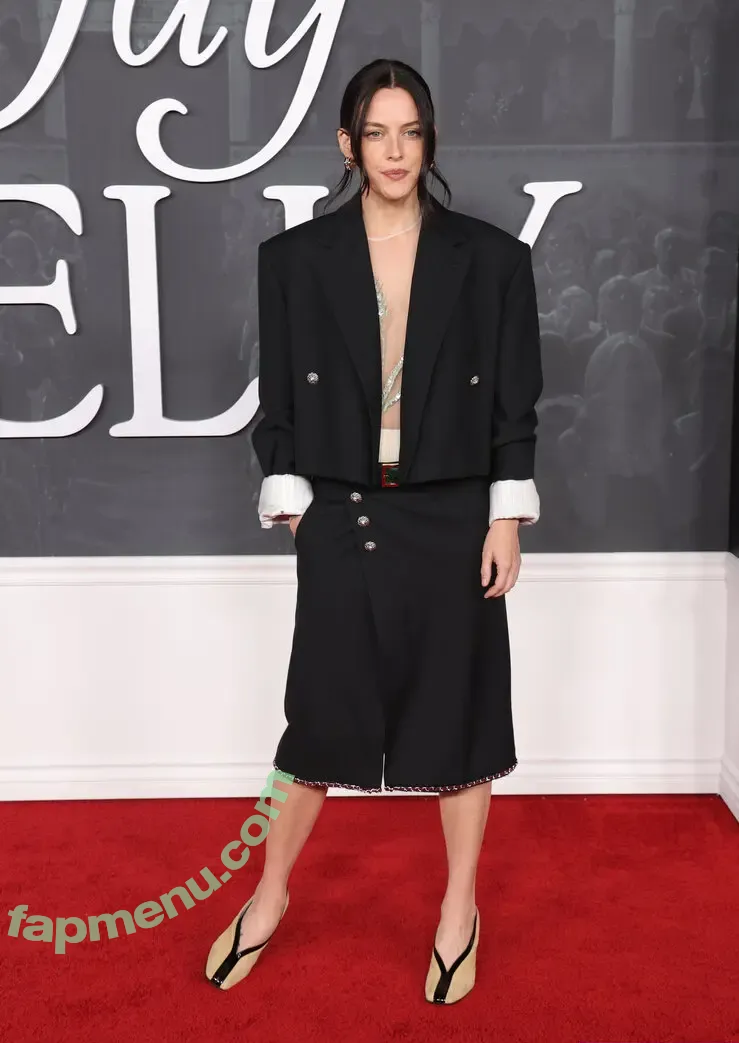 Riley Keough nude photo #0222 (rileykeough)