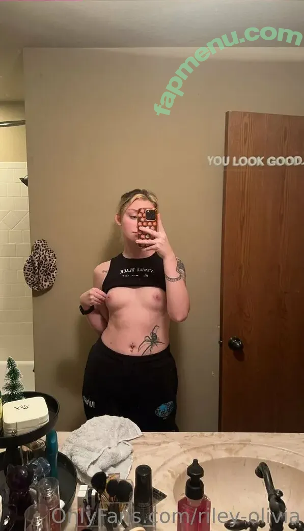 riley.not.reid nude photo #0008 (letrileylive)