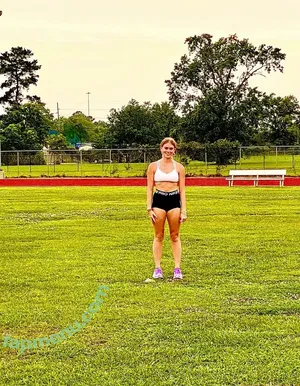 Riley Nuttall / RileyNuttall / rileynuttall_runs_ nude photo #0015