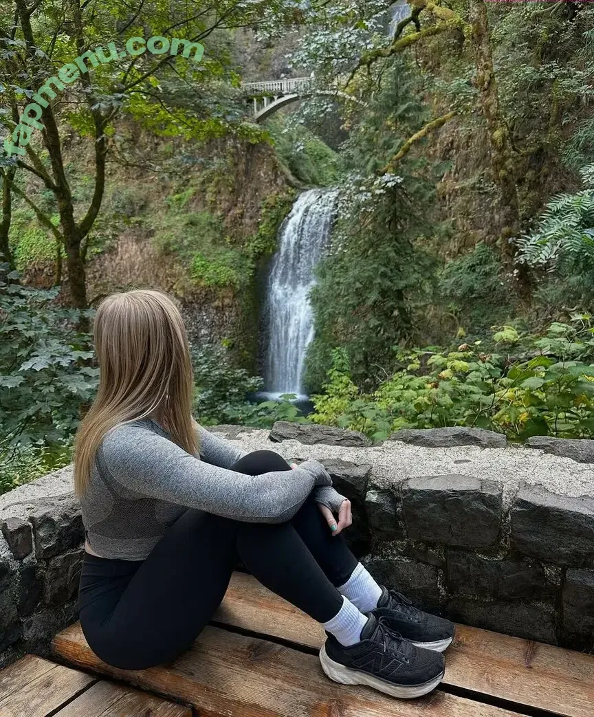 Riley Nuttall nude photo #0005 (RileyNuttall / rileynuttall_runs_)