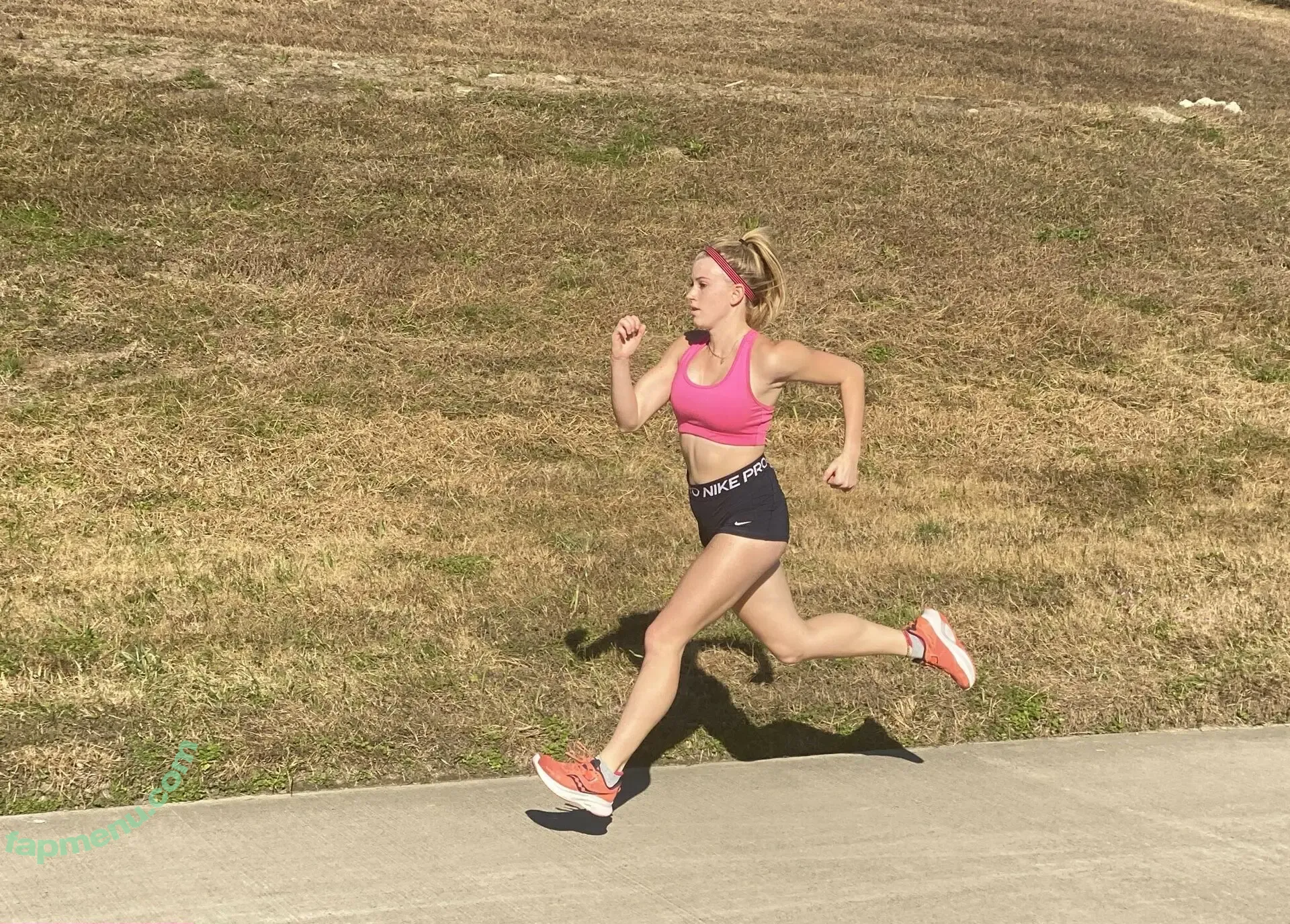 Riley Nuttall nude photo #0026 (RileyNuttall / rileynuttall_runs_)