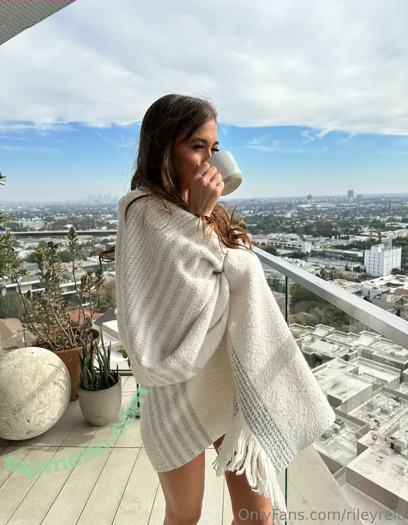 Riley Reid nude photo #0097 (hellorileyreid / rileyreid)