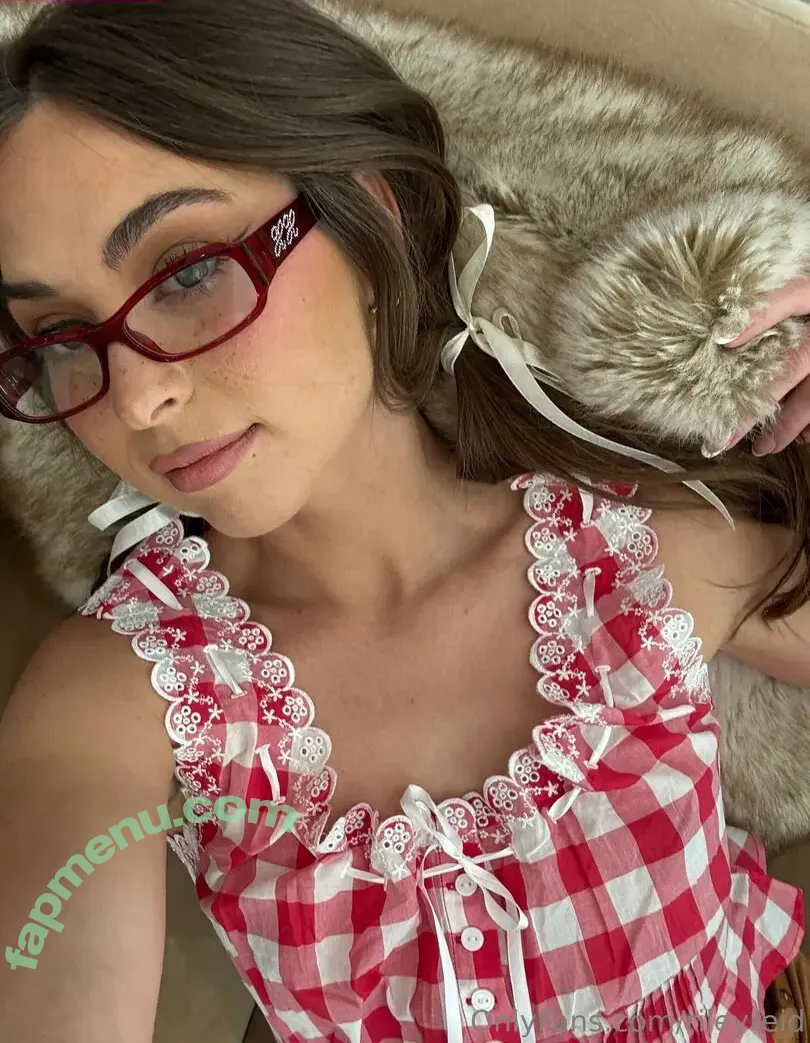 Riley Reid nude photo #0061 (hellorileyreid / rileyreid)