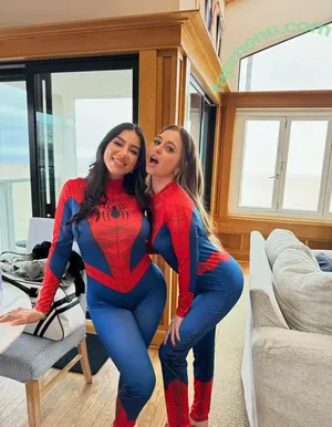 Riley Reid / hellorileyreid / rileyreidx3 nude photo #0157