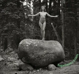  nude photo #0004