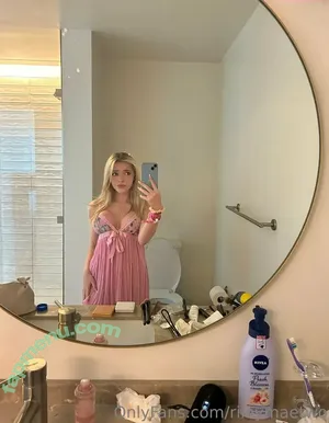 rileymaetwo / rileymae nude photo #0010