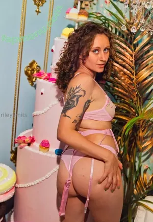 rileysmits / rileycurlyballoongirl nude photo #0027