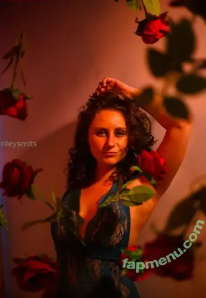 rileysmits / rileycurlyballoongirl nude photo #0041