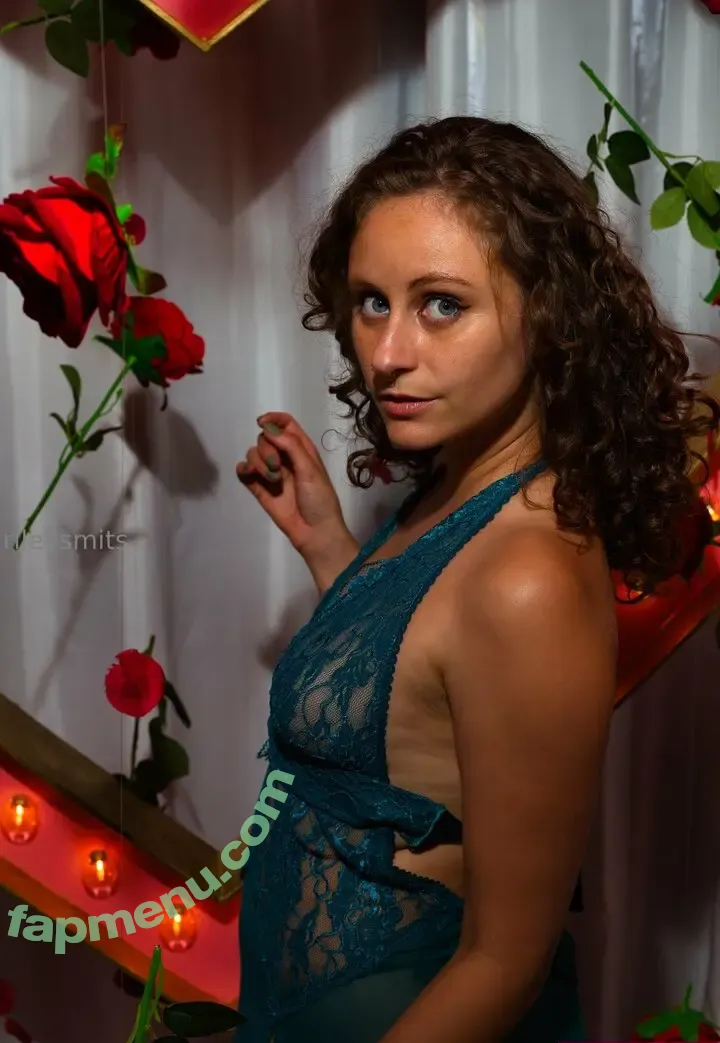 rileysmits nude photo #0036 (rileycurlyballoongirl)
