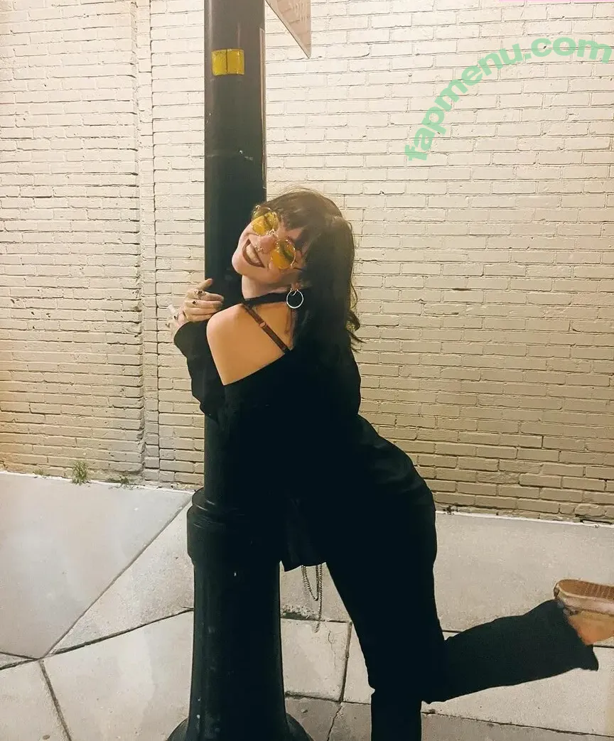 Rilie Huntley nude photo #0002 (gnomie / okaygnomie / riliehuntley)