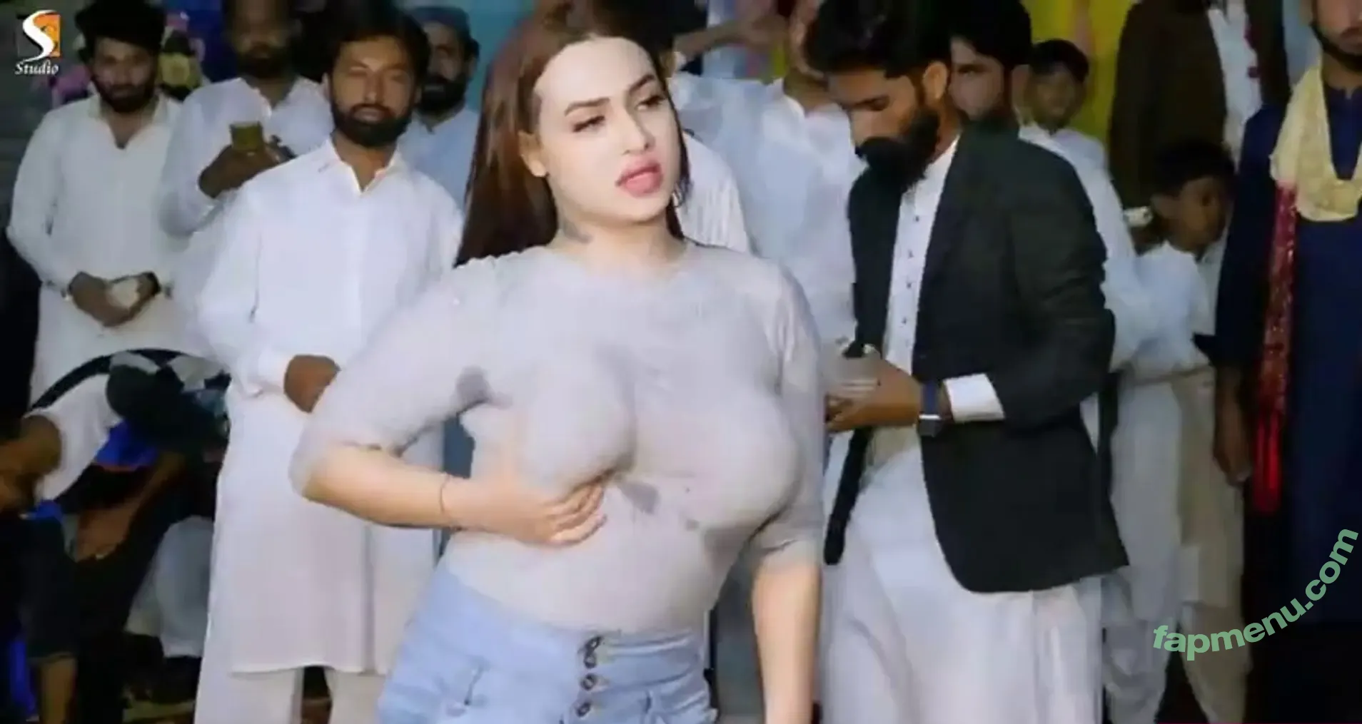 Rimal Ali Shah nude photo #0002 (Rimal Ali Shah)