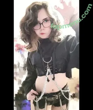 RirimiAou / French VStreamer nude photo #0022