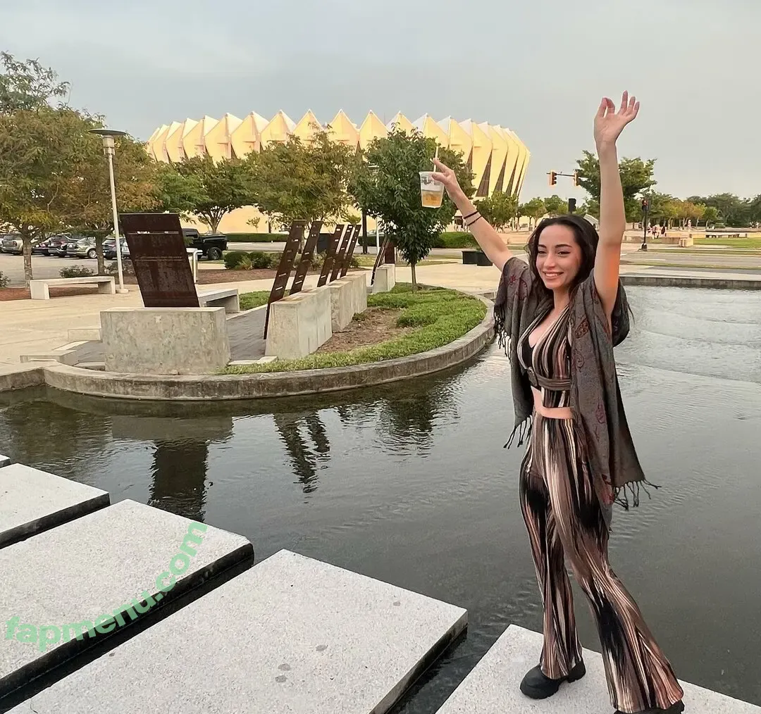 Riss Flex nude photo #0023 (TheRissFlex / itsreallyriss / rissflex)