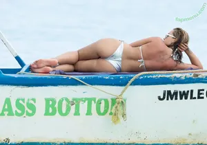 Rita Ora / ritaora / ritaoraeu nude photo #6733