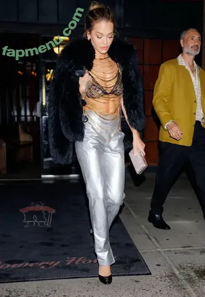 Rita Ora / ritaora / ritaoraeu nude photo #7079