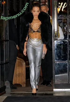 Rita Ora / ritaora / ritaoraeu nude photo #7091