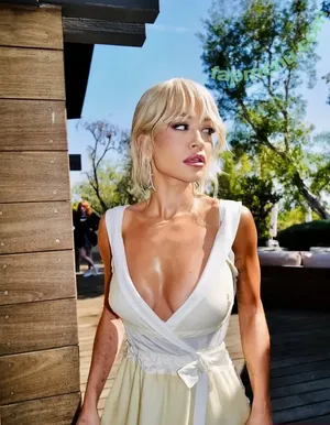 Rita Ora / ritaora / ritaoraeu nude photo #7655