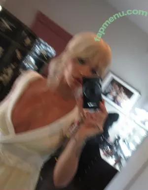 Rita Ora / ritaora / ritaoraeu nude photo #7665