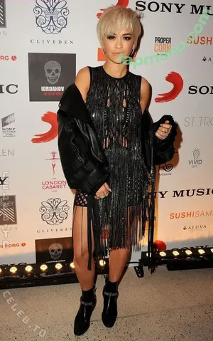 Rita Ora / ritaora / ritaoraeu nude photo #7986