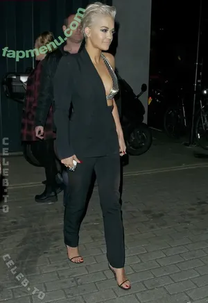 Rita Ora / ritaora / ritaoraeu nude photo #7996