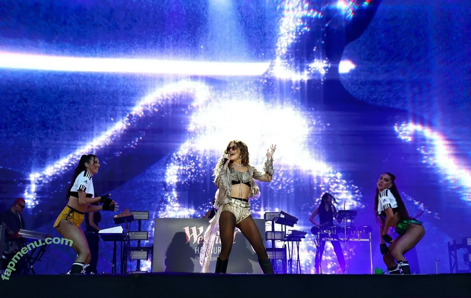 Rita Ora nude photo #7676 (ritaora / ritaoraeu)