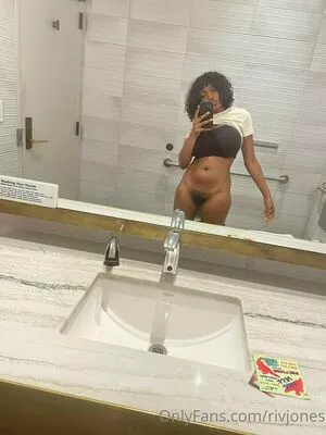 RivJones / SashaJadexox / rivjones_ / rivtittyjones nude photo #0032