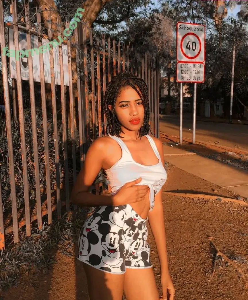 Rizyy__ nude photo #0002 (gloriaamandabrown)