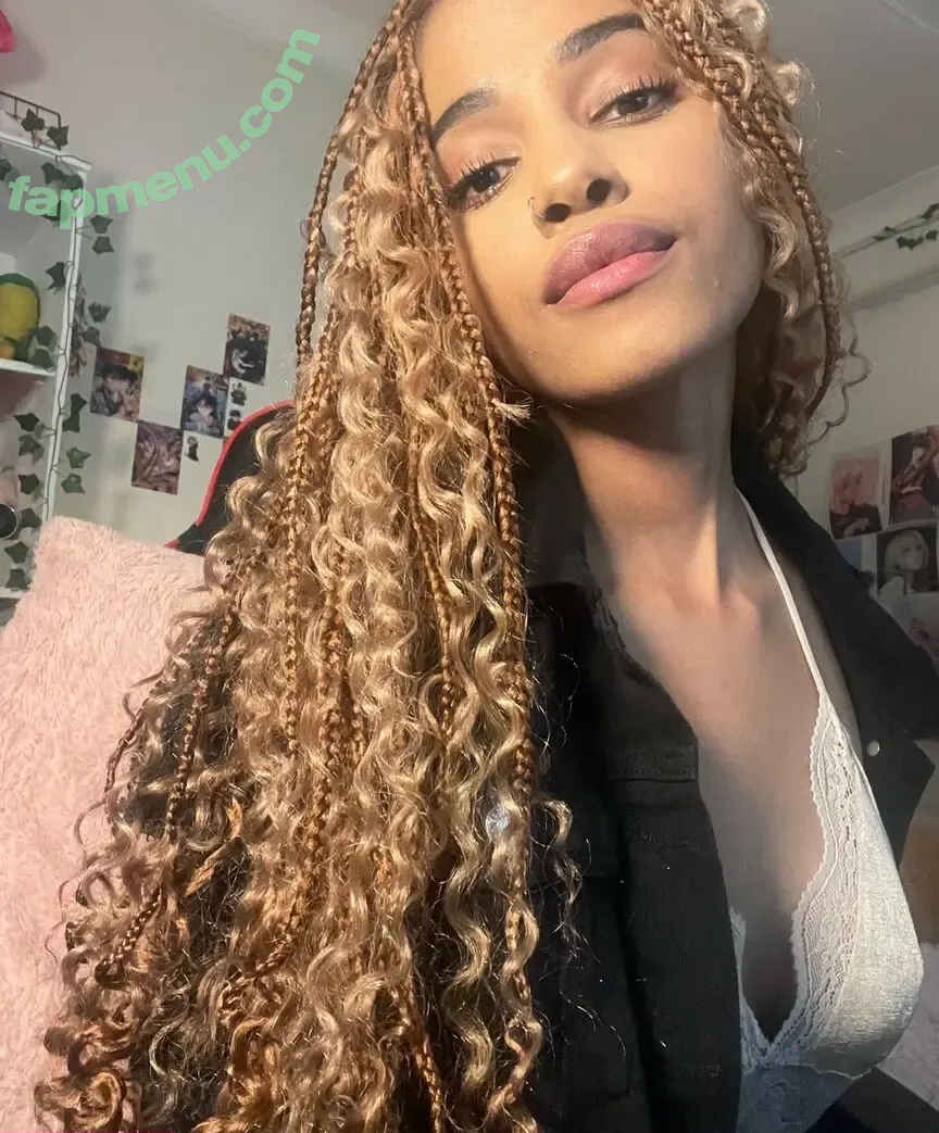 Rizyy__ nude photo #0021 (gloriaamandabrown)