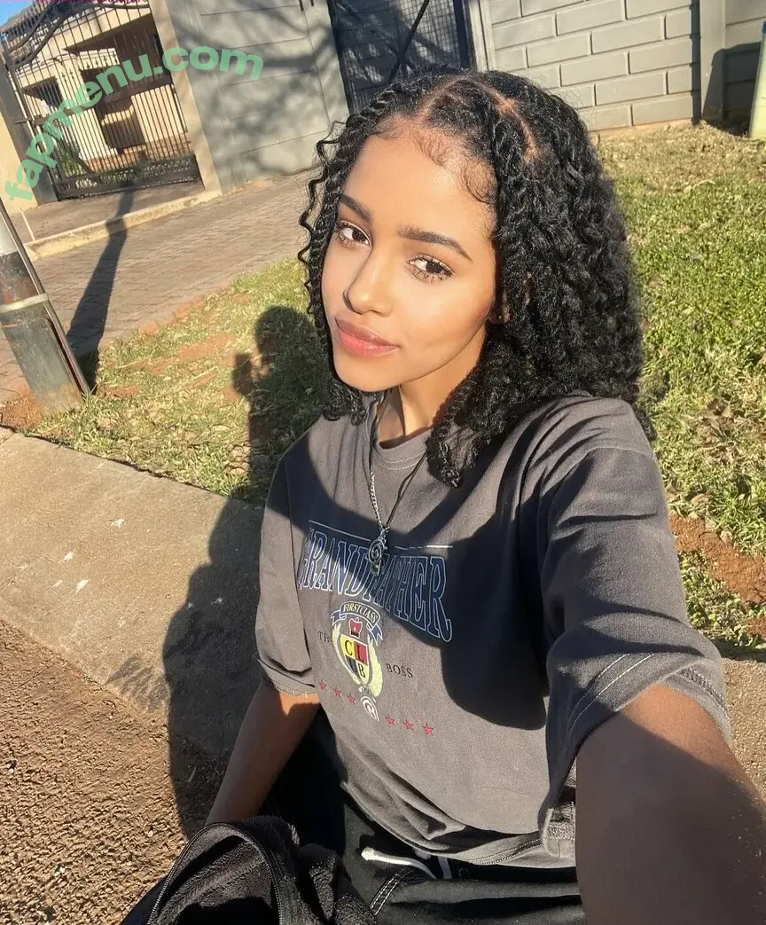 Rizyy__ nude photo #0025 (gloriaamandabrown)
