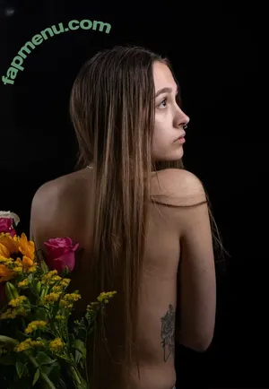  nude photo #0002