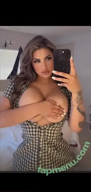 Ro.xee nude photo #0012