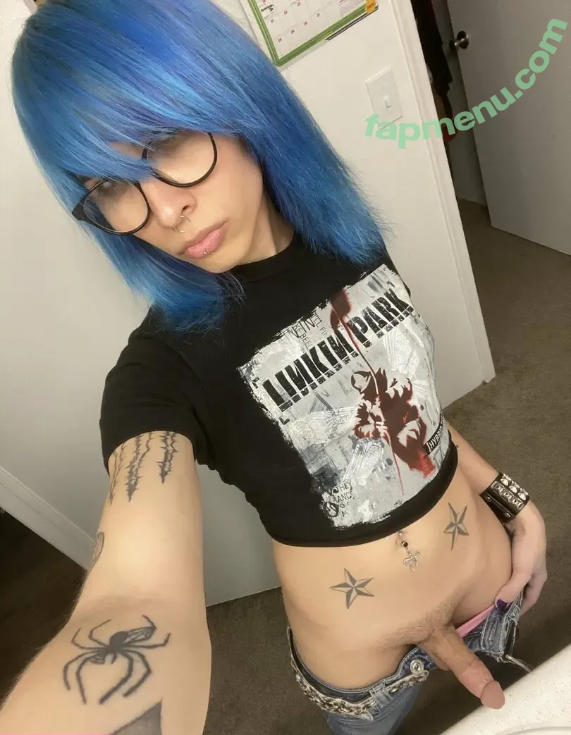 Roachspit nude photo #0022 (mahdband / roach.buniii)