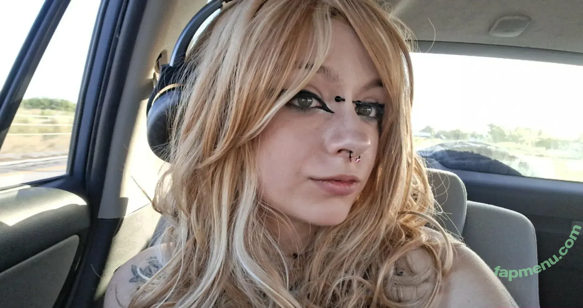 roadkillbeauty nude photo #0020 (roadkillbeauty)