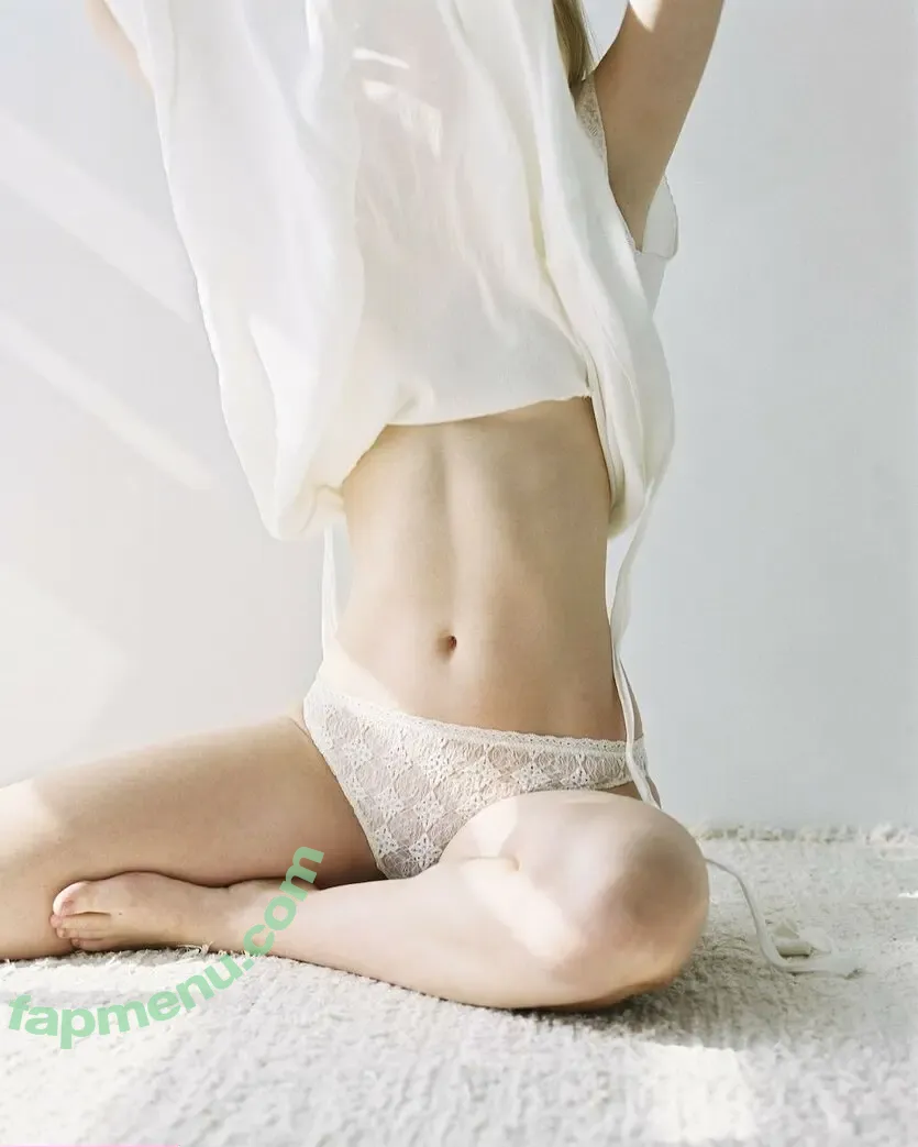 Robee Breevaart nude photo #0024 (robeebreevaart)